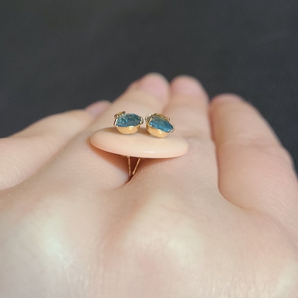 💸SOLD💸 EUC Genuine Blue Topaz Teardrop Gold Earrings - Picture 7 of 9